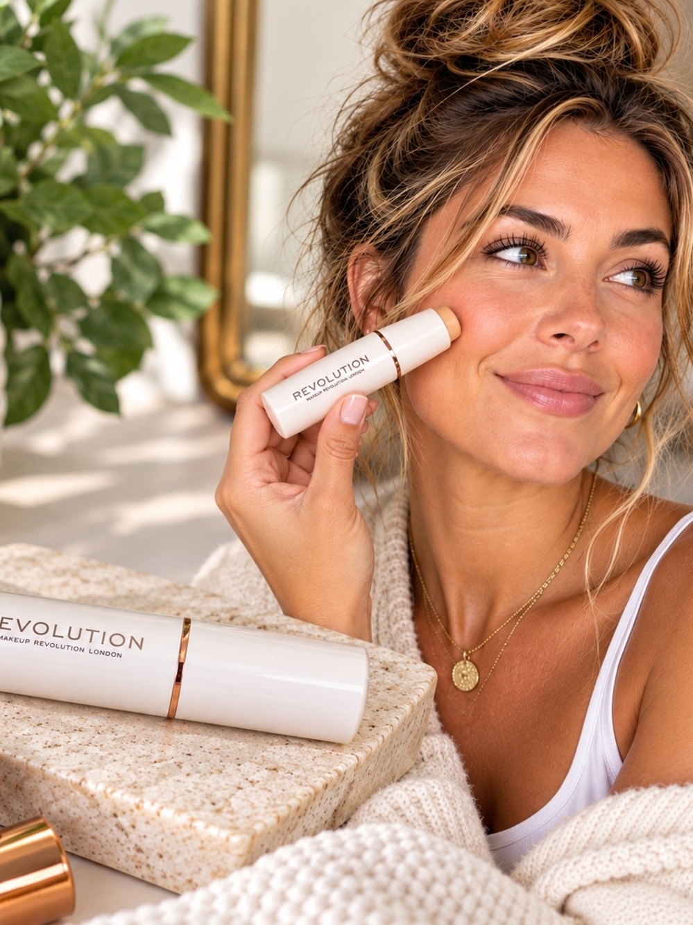 🩵 Revolution Cream Highlight Stick — Warm Champagne
